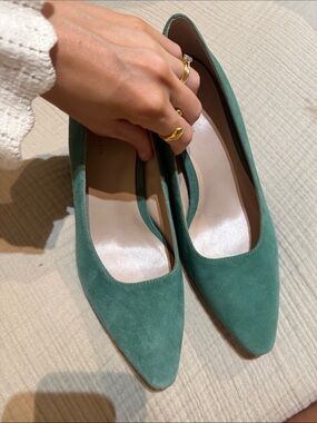 27 Edit Naturalizer Green Suede Pointed-Toe Flats